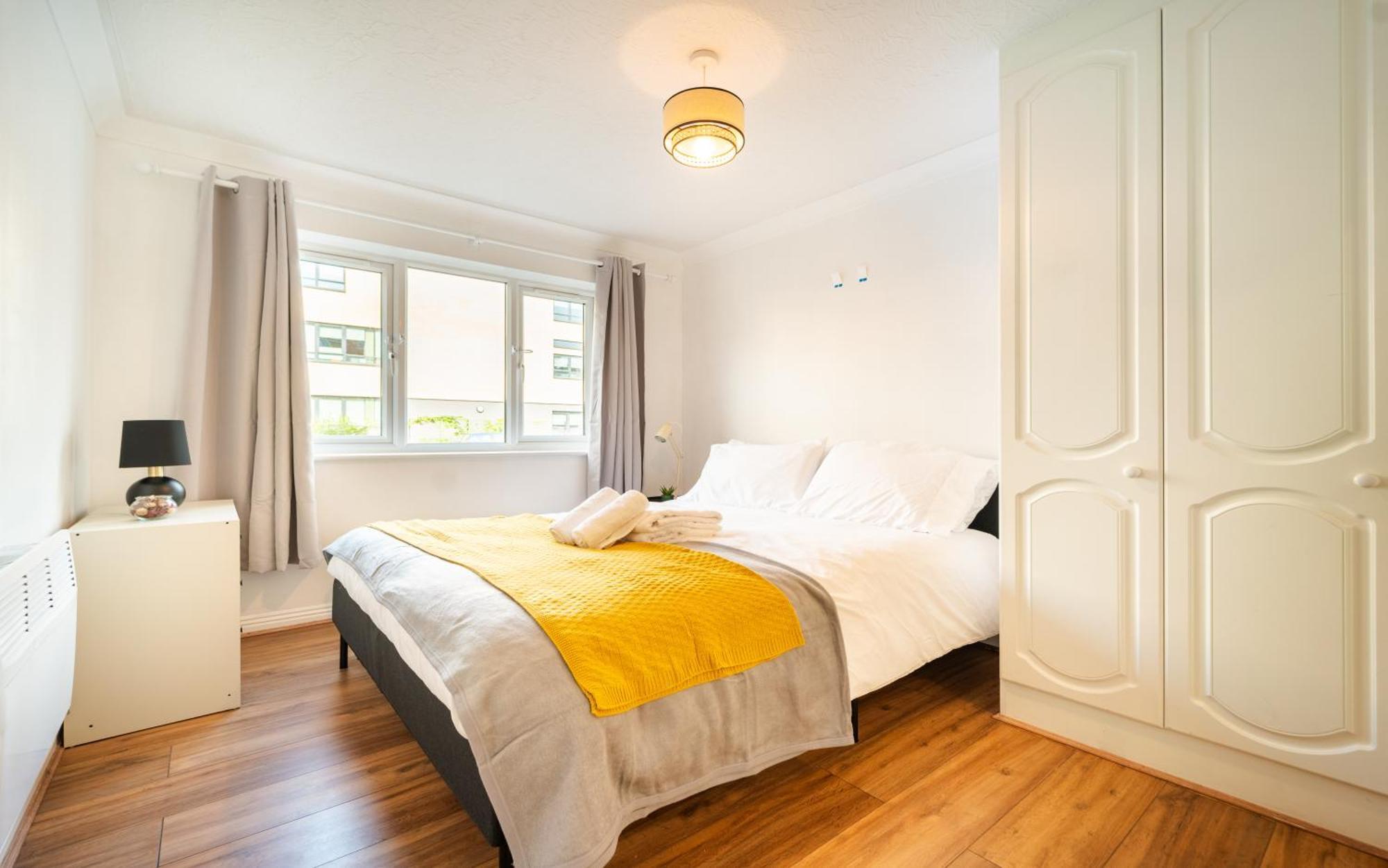 לונדון Bright And Spacious Flat With Free Parking מראה חיצוני תמונה
