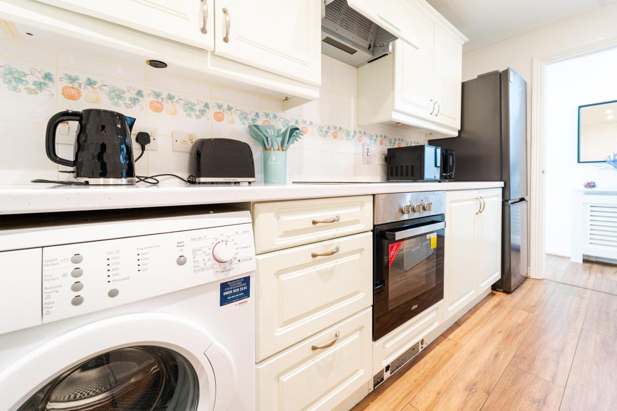 לונדון Bright And Spacious Flat With Free Parking מראה חיצוני תמונה