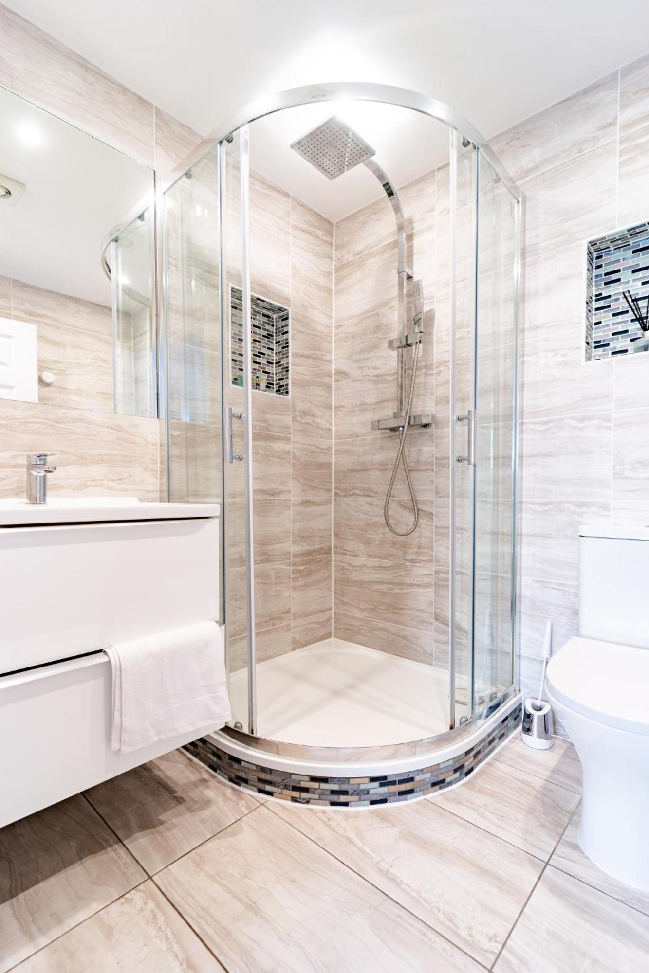 לונדון Bright And Spacious Flat With Free Parking מראה חיצוני תמונה